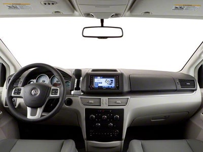 2011 Volkswagen Routan SE
