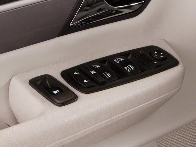 2011 Volkswagen Routan SE