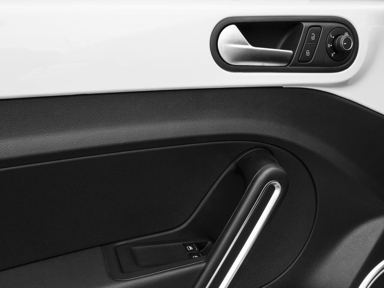 2016 Volkswagen Beetle Base