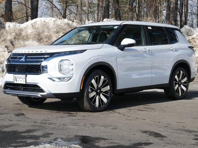 2026 Mitsubishi Outlander SE