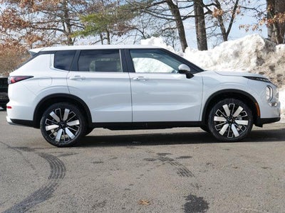 2026 Mitsubishi Outlander SE