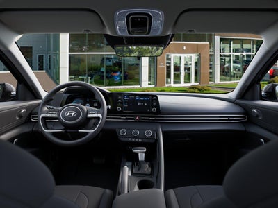 2025 Hyundai ELANTRA SE