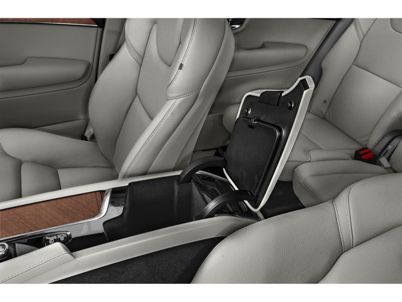 2022 Volvo XC90 Momentum