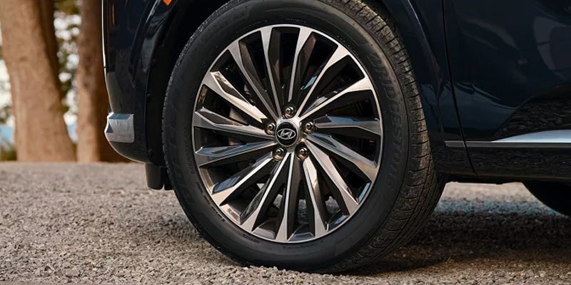 Tire of 2024 Hyundai Palisade with side